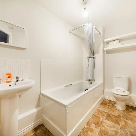 Апартаменти Luxury In Filton With Free Parking Бристоль